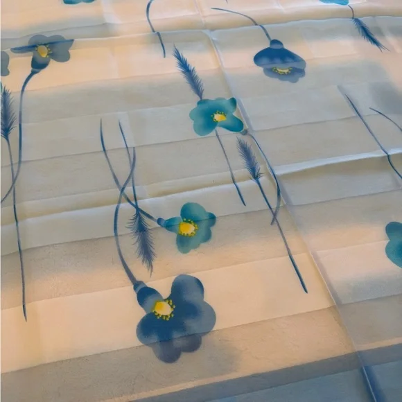 Large oversized vintage 1960s Blue Floral Square Scarf - Picture 5 of 6